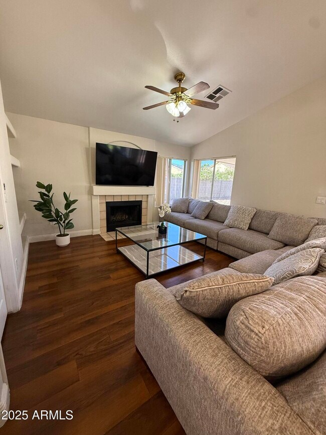 Foto del edificio - 8868 W Greer Ave