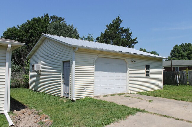 Building Photo - 5601 Gene St
