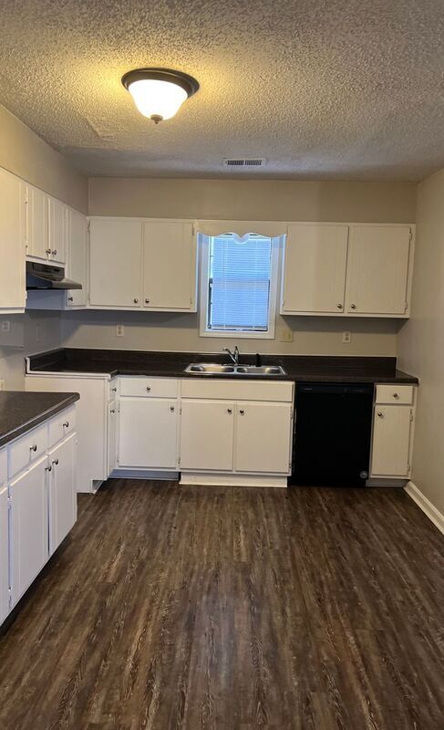 Foto del edificio - 3712 Firethorne Dr