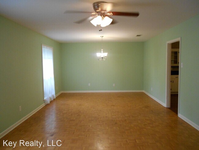 Building Photo - 3 br, 2 bath House - 1212 Canterbury Drive