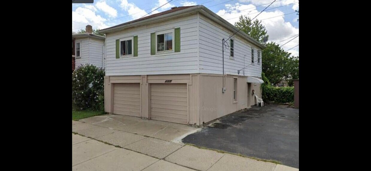 902 Oak St Unit 01, Wyandotte, MI 48192 Rentals in Wyandotte at 902 Oak