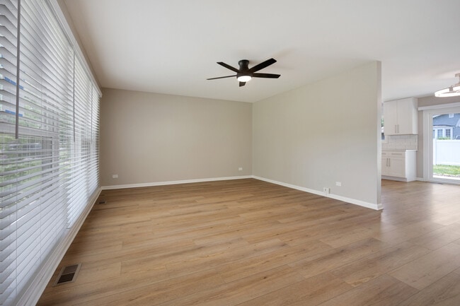 Building Photo - 1060 Warwick Ln
