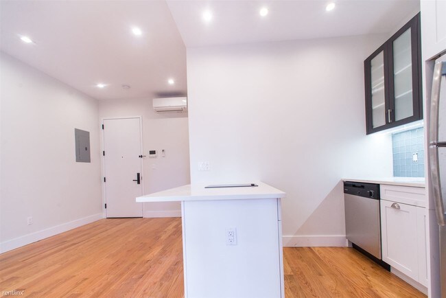 Foto del edificio - 2 br, 1 bath Apartment - 235 S 4th St 3A
