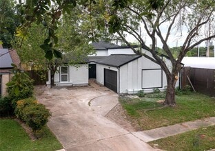 Building Photo - 7415 Alcomita Dr