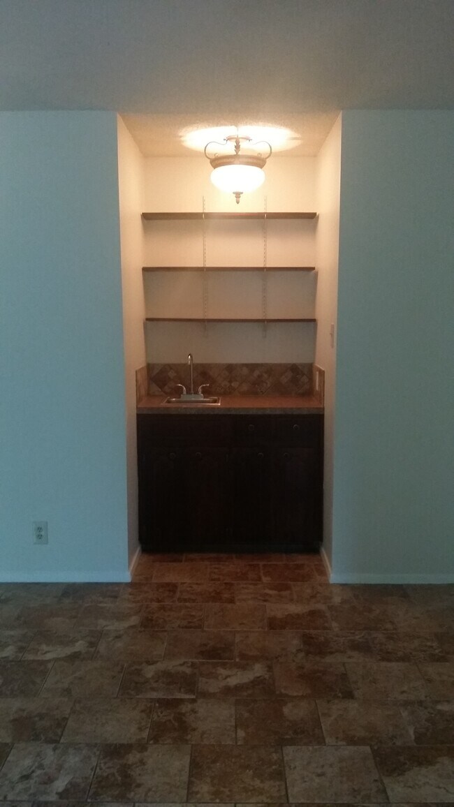 Building Photo - 7202 Silvermine Dr