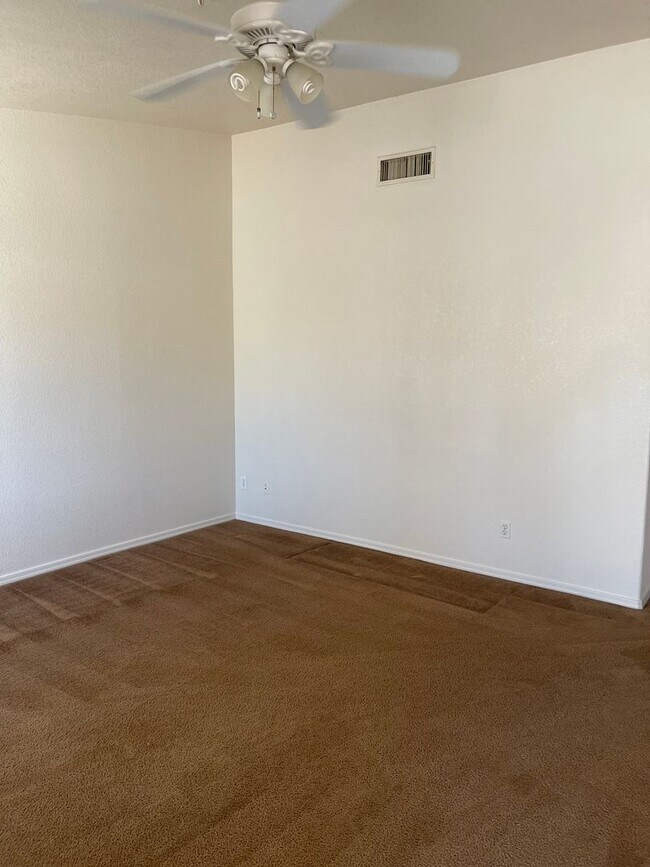 Building Photo - 3261 Tomahawk Dr