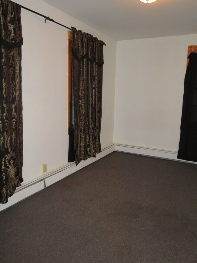 Building Photo - 52 Gifford Ave