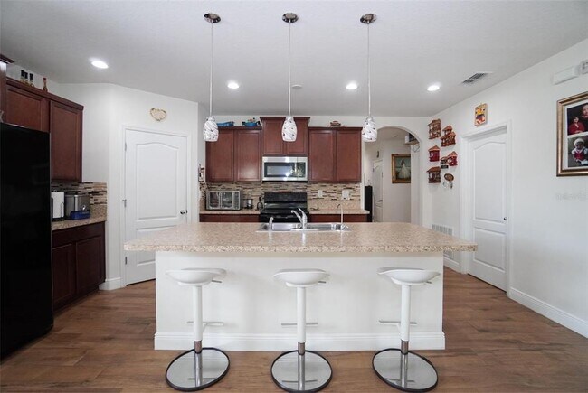 Foto del edificio - 1588 Diamond Loop Dr