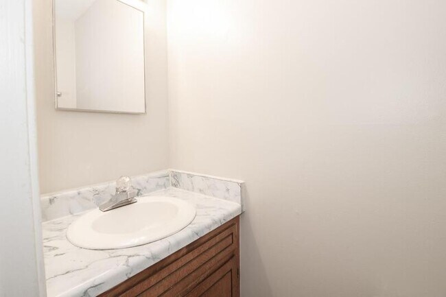 Foto del edificio - 810-A Golfview Place