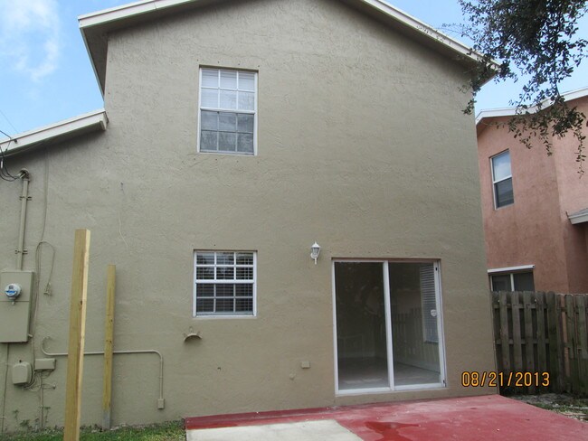Building Photo - 5565 SW 43rd St