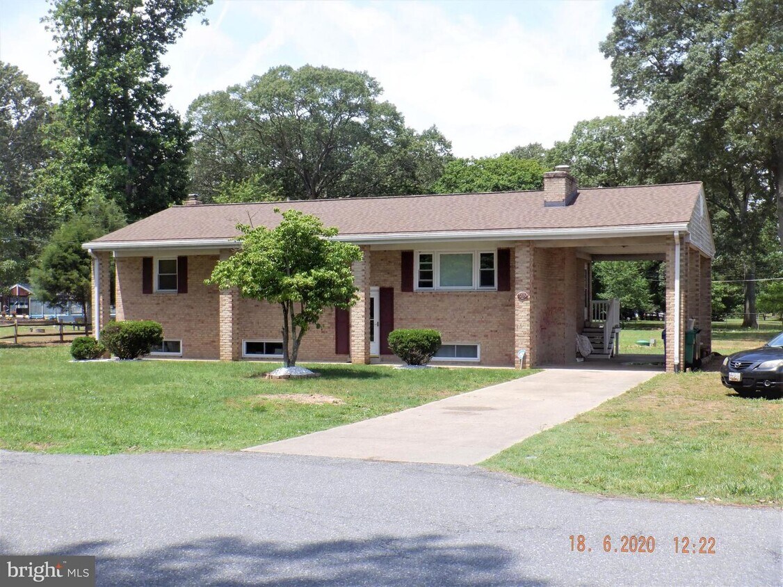 4655 Oak St, White Plains, MD 20695 House for Rent in White Plains