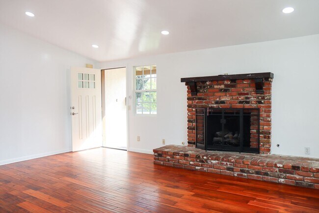 Building Photo - Remodeled Gem with Spacious Yard and New B...