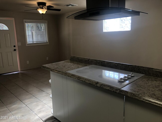 Building Photo - 130 S Hibbert