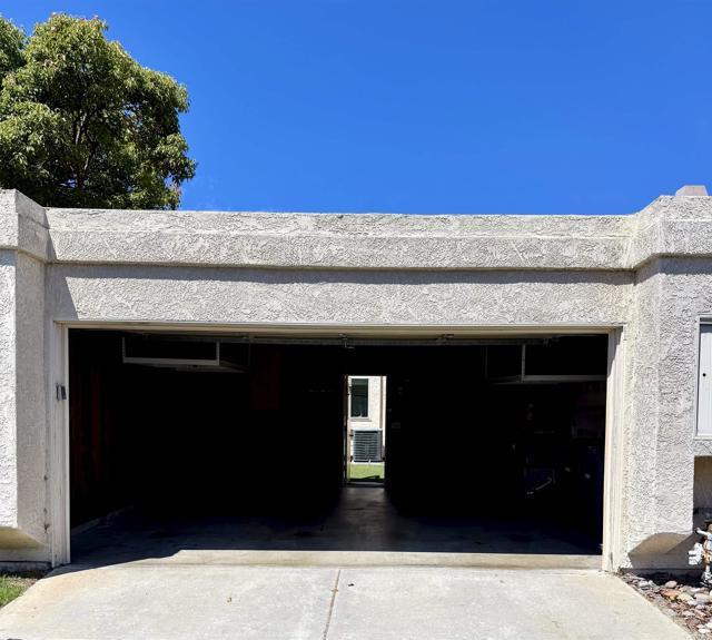 Foto del edificio - 6870 Pear Tree Dr