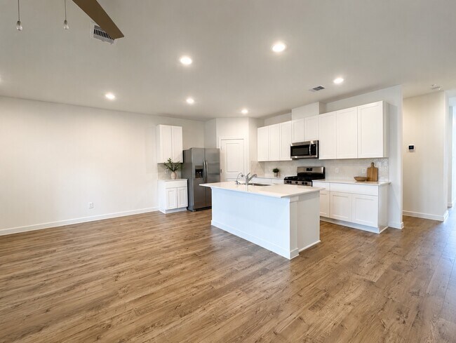 Building Photo - 28130 Meadowlark Sky Dr