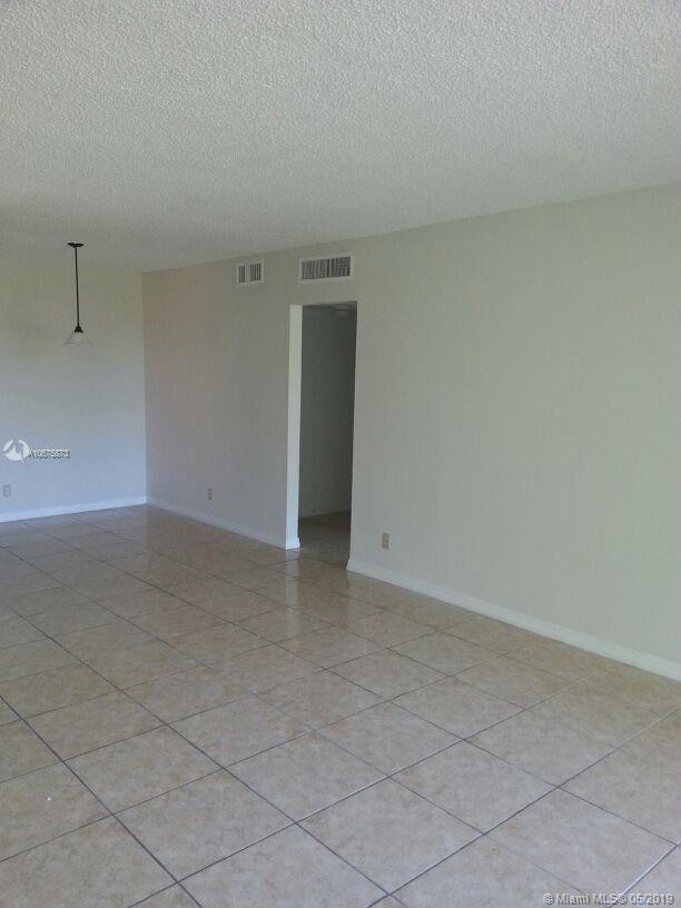 Foto del edificio - 4007 N University Dr