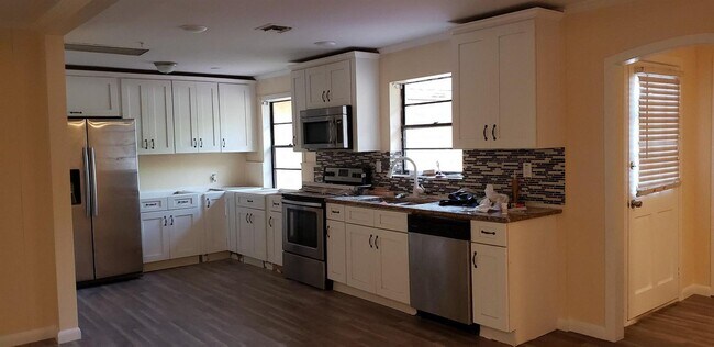 Building Photo - 2590 Rainbow Dr