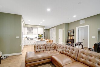 Building Photo - 635 Slaters Ln