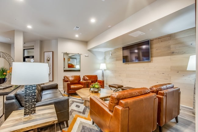 Building Photo - Crowne at Briargate