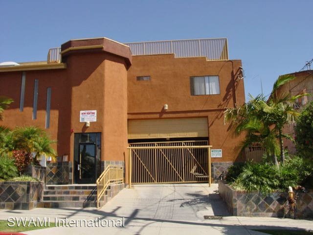 Primary Photo - 845 W Beach Ave