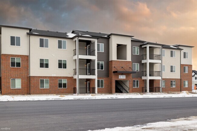 Foto del edificio - 3 br, 2 bath Condo - 3375 w 2010 n