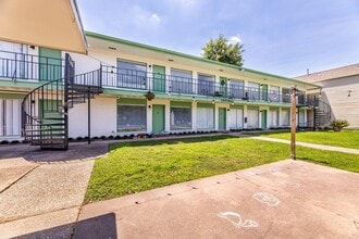 Building Photo - 1309 Blair St