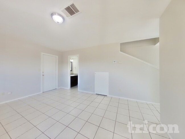 Building Photo - 1872 Little John Way