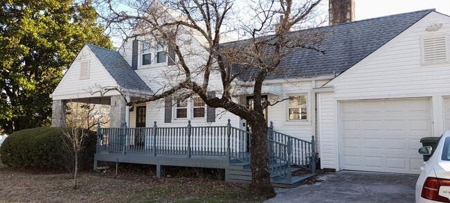 Photo - 4 Bedroom 2 Bath home in North Chattanooga...