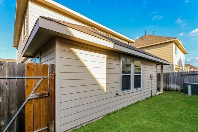 Building Photo - 5411 Gouldburn River Dr