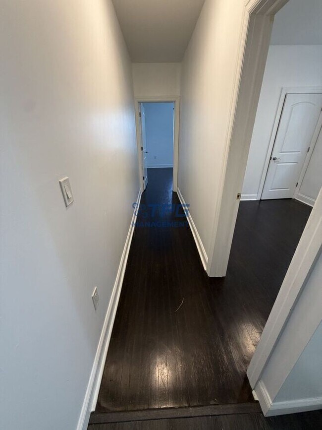 Foto del edificio - 937-939 Pennington St-1R