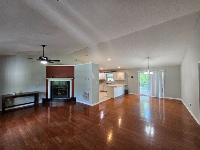 Foto del edificio - 115 Wilde Brook Dr