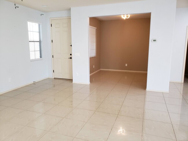 Building Photo - 3451 S Wren Dr