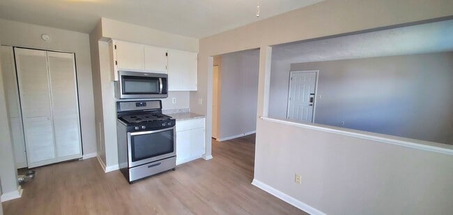 Building Photo - Lovely Mokena  3br/1br  Ranch Style Townho...