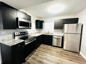 Building Photo - 728 SW 81st Ave