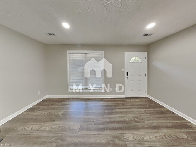 Foto del edificio - 3 br, 2 bath House - 8704 Collins Dr