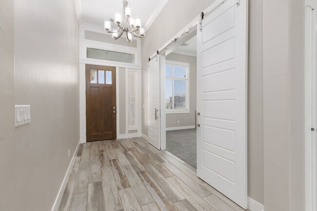 Building Photo - Custom 4 bedroom Single Story. Crimson Cliffs boundaries.