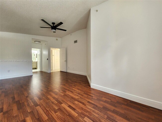 Foto del edificio - 9625 NW 1st Ct