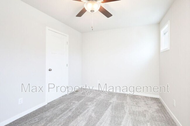 Foto del edificio - 211 NE Whitetail Dr
