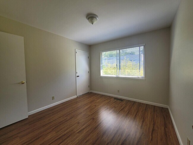 Building Photo - 120 Melville Ave