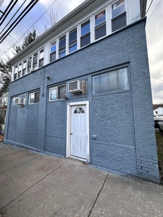 Building Photo - 153 Vine St