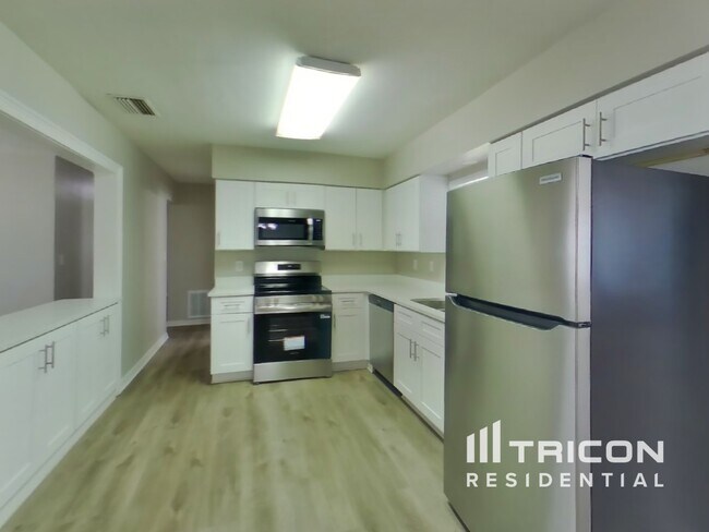 Foto del edificio - 12943 N Oregon Ave