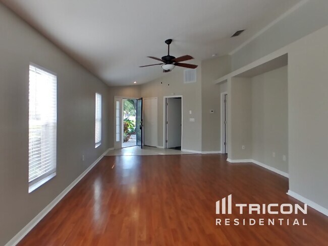 Foto del edificio - 24633 Laurel Ridge Dr