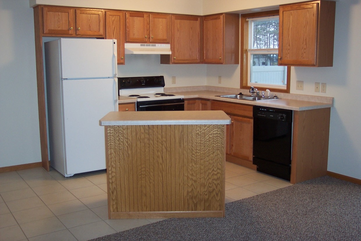 Primary Photo - 521 Kozarek Ave