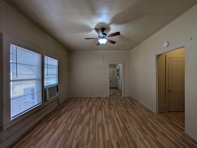 Building Photo - 731 Cherry St