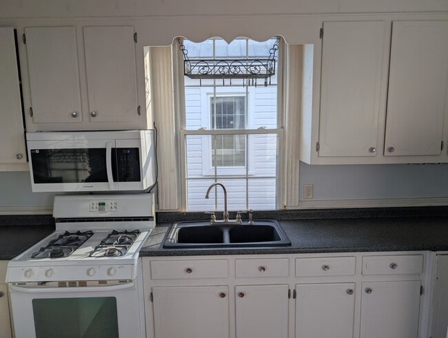 Photo - 57 Carolina St Apartments