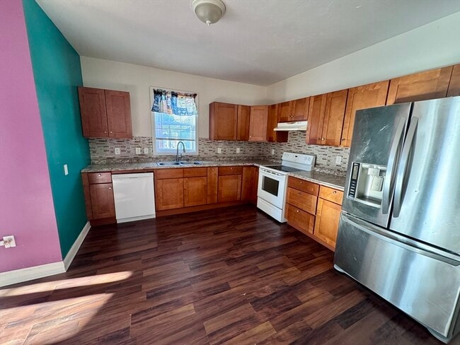 Building Photo - 3 Hitchcock Rd