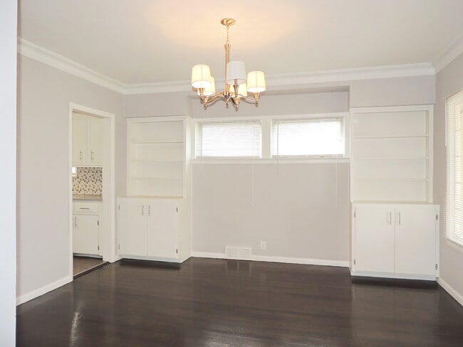 Building Photo - Updated 3 Bedroom - 1.5 Bathroom Cleveland Hts. Colonial for Rent!