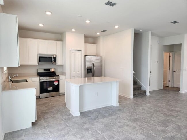 Foto del edificio - 3258 Laurent Lp