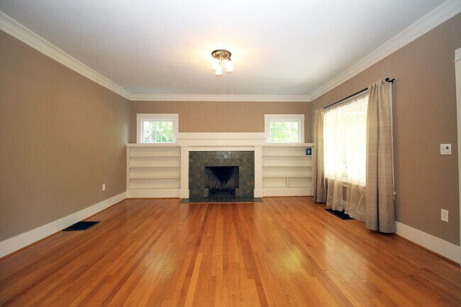 Foto del edificio - Beautifully Updated 5 Bedroom/3.5 Bath Irv...