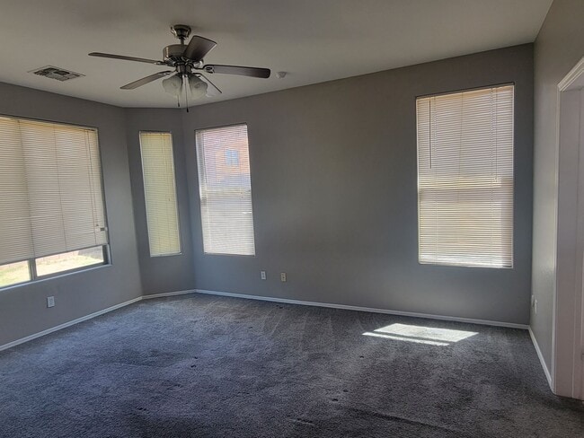 Building Photo - beautiful home 3b 2 bath home with den